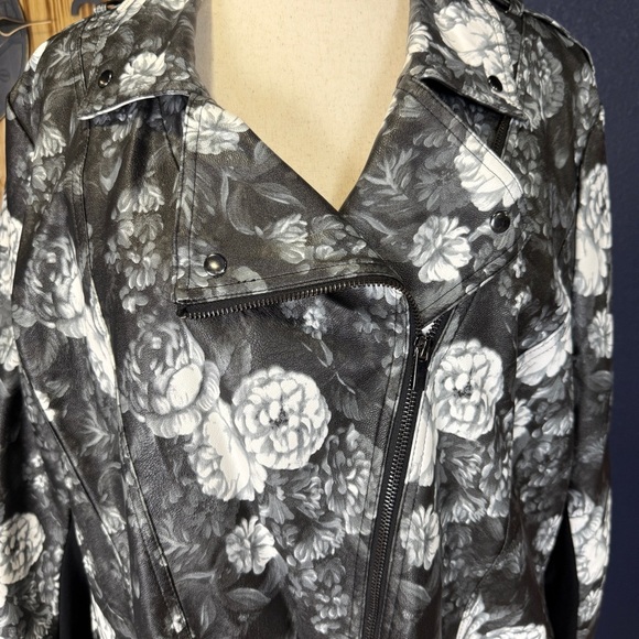 Lane Bryant Black and White Floral Faux Leather Jacket, Size 26/28 - Picture 3 of 11